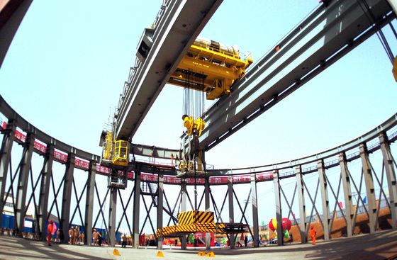 Dwudźwigarowy napowietrzny jądrowy żuraw biegunowy Żuraw kołowy 115t ~ 360t Sterowanie PLC